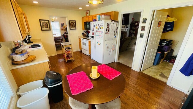 Building Photo - 292 Chinaberry Ct