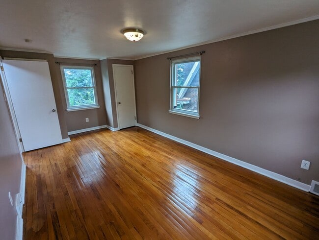 Building Photo - Cozy 2 Bedroom House near Riverview Park