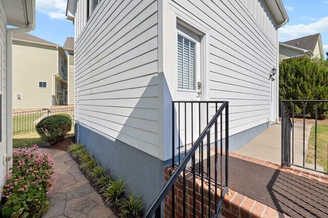 Building Photo - 4 Bedroom Home with Finished Flex Space Ab...