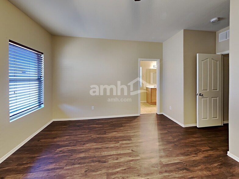 Building Photo - 2548 W Spencer Run