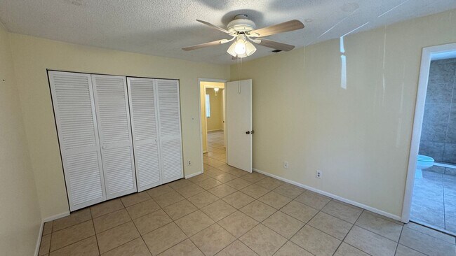 Building Photo - Unfurnished Annual Rental Now.