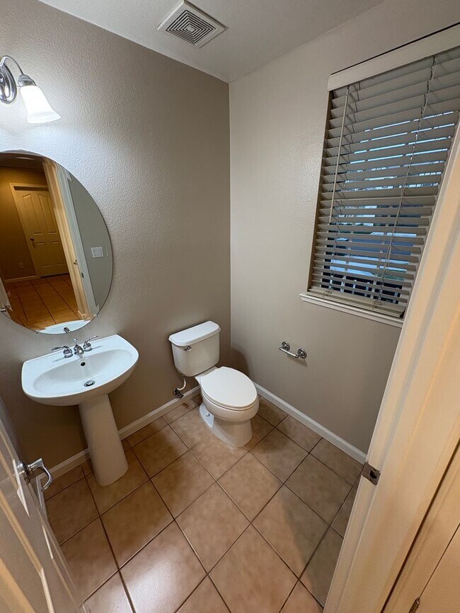 Building Photo - Gorgeous 5 Bedroom, 3.5 Bath Mountain House Home