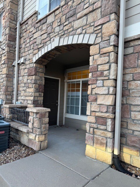 Building Photo - 1520 S Florence Way