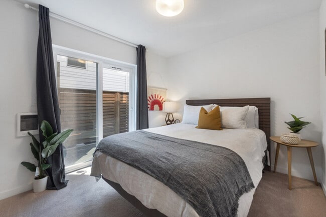 Building Photo - 1505 E Spruce St