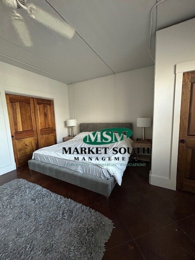 Building Photo - **APPLICATION PENDING!! CONTEMPORARY STARLAND LOFT!