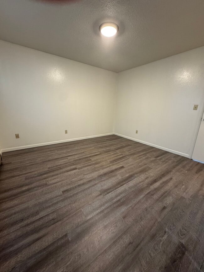 Building Photo - 429