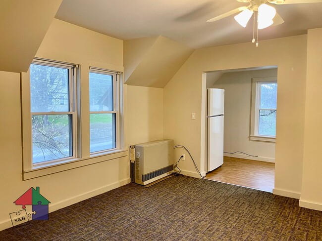 Building Photo - 293 US-302