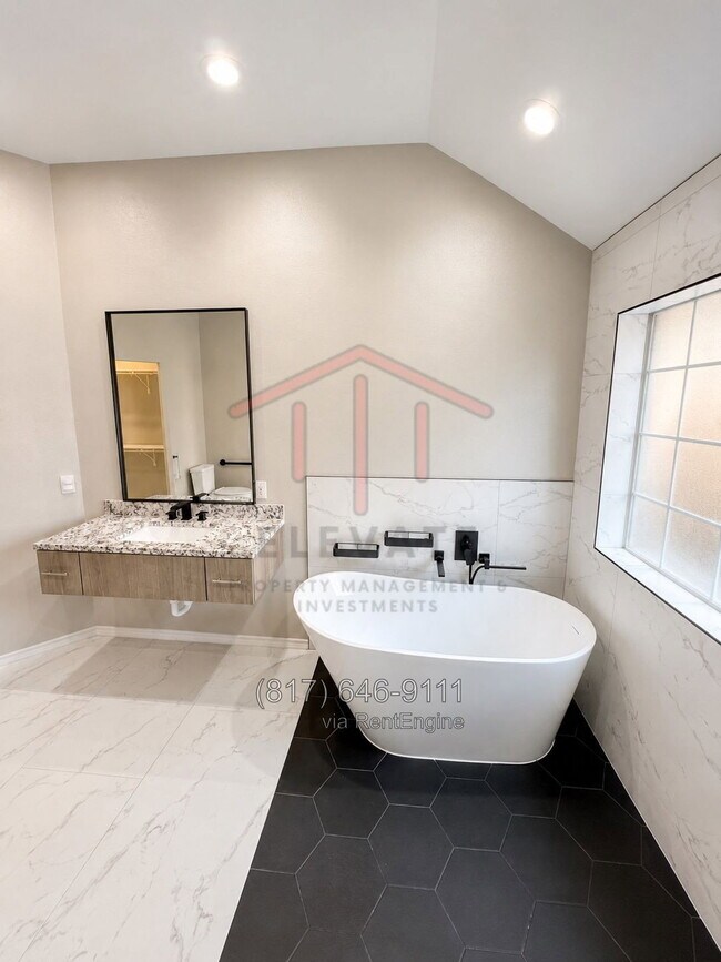 Building Photo - 2117 Pinwood Cir