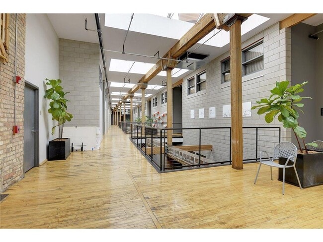 Building Photo - 801 N Washington Ave