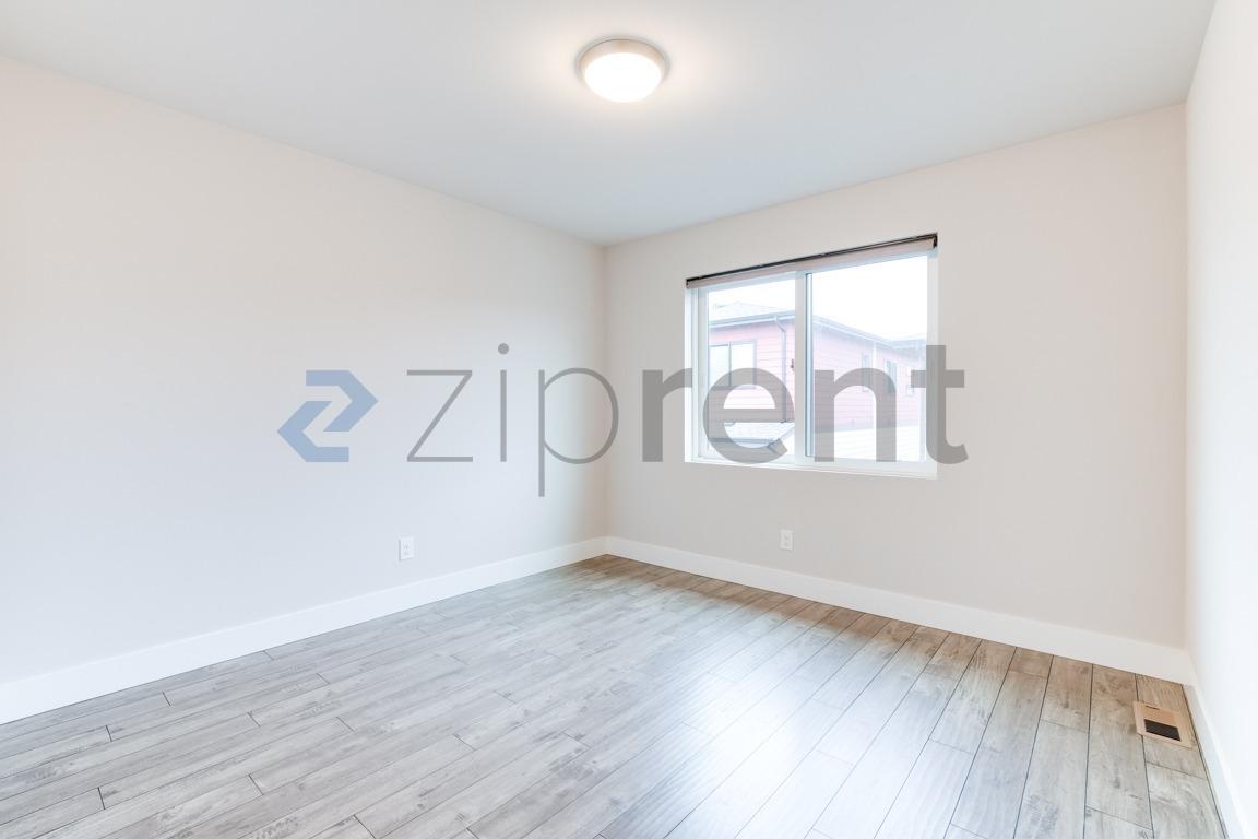Building Photo - Unit