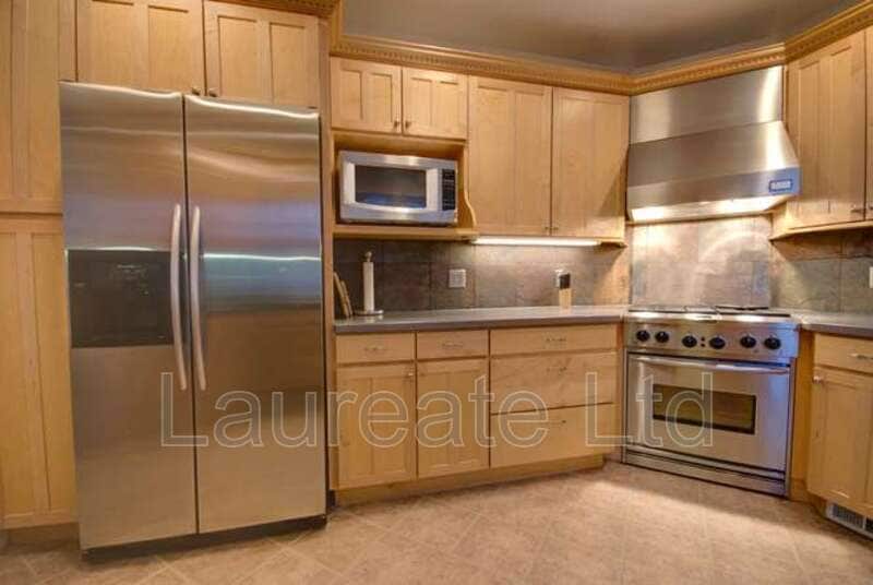 Building Photo - 2325 Ivanhoe St