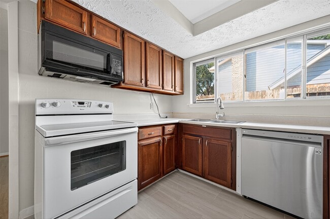 Building Photo - 8623 Riverside Walk Ln