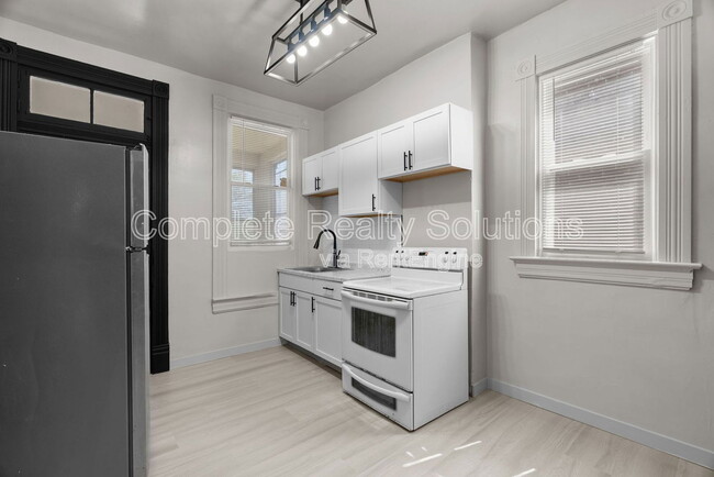 Building Photo - 4038 California Ave