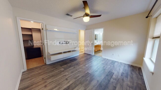 Building Photo - 7911 Vineyard Lake Rd N