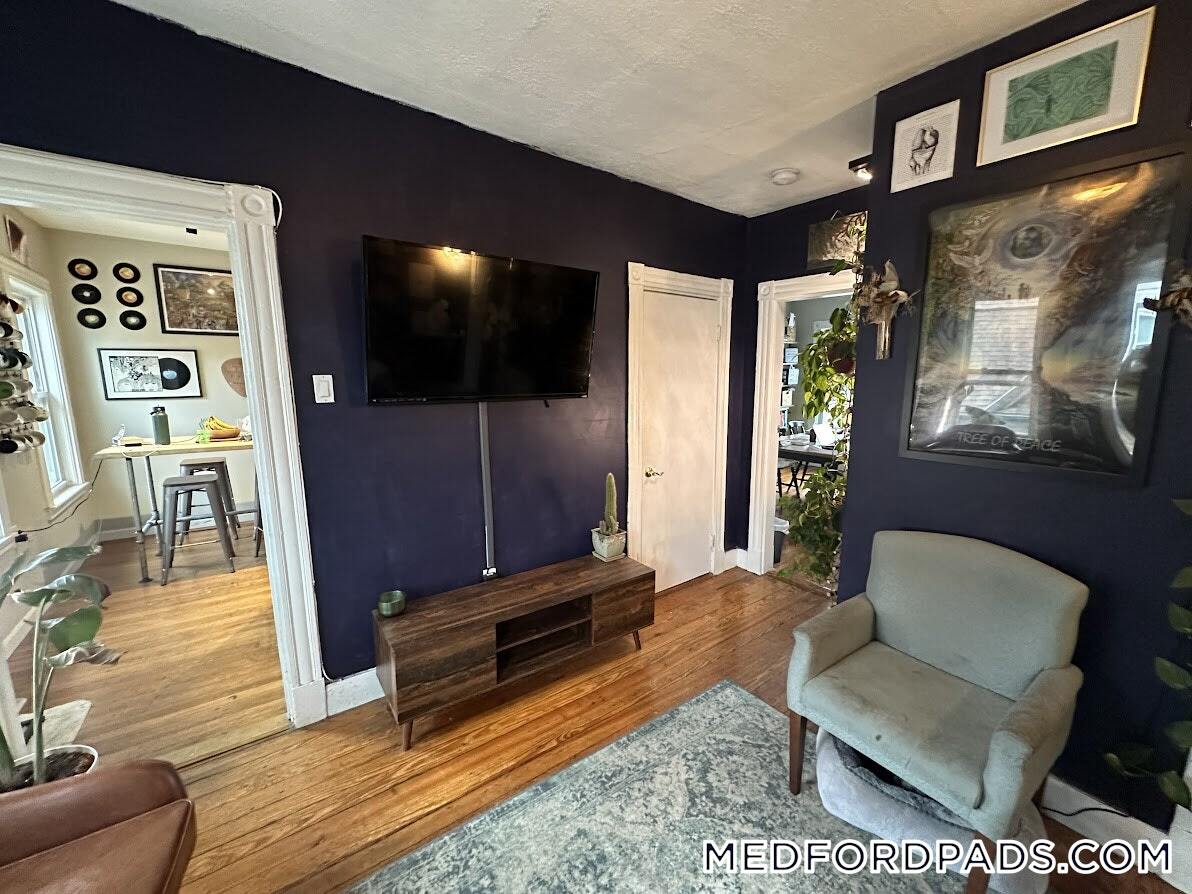 Building Photo - 9 Medford St