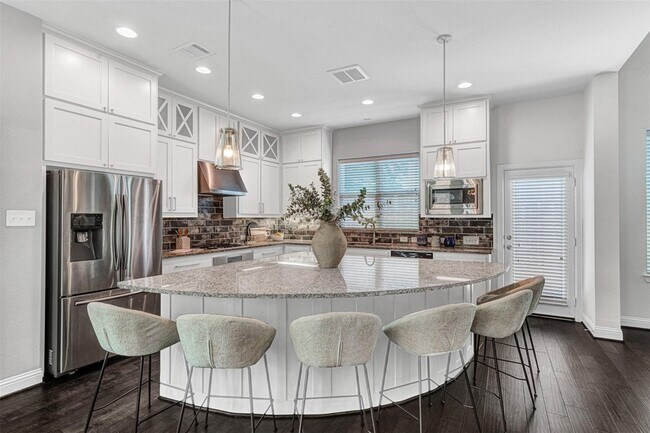 Building Photo - 3613 Gloucester Rd