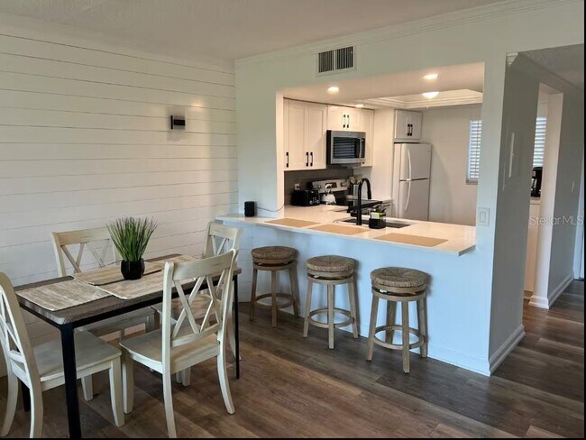 Building Photo - 3700 S Beneva Rd