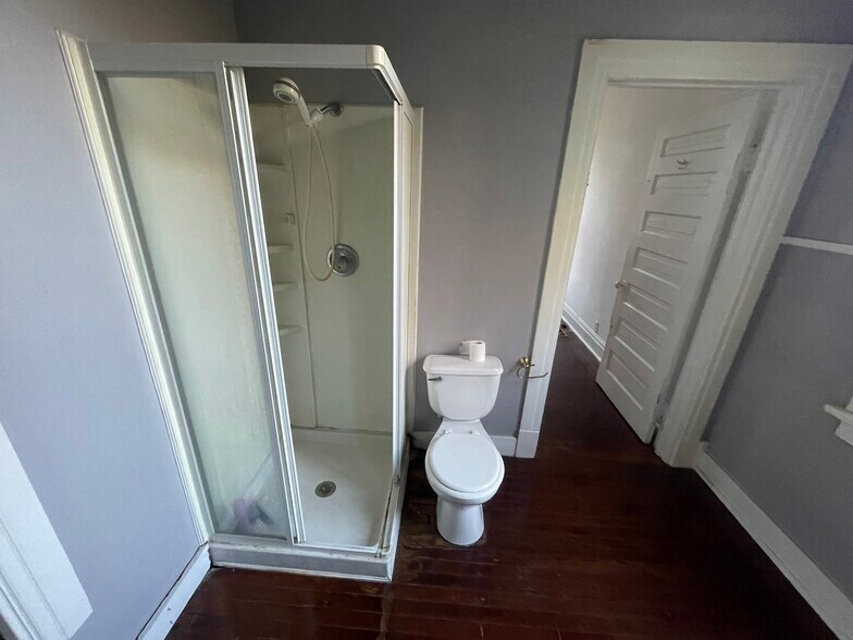 Building Photo - 1006 State St