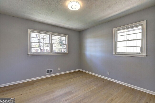 Building Photo - 469 Dogwood Dr NW