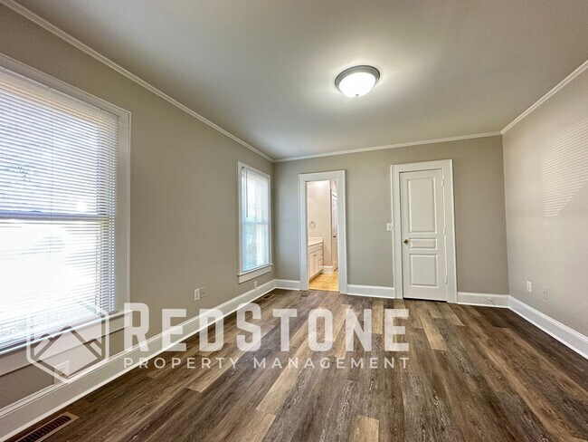 Building Photo - 817 Oakley St