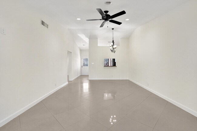 Building Photo - 630 Sea Pine Way