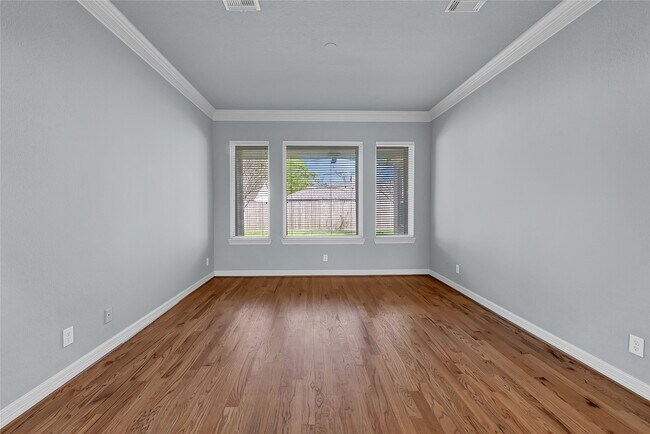 Building Photo - 5738 Ariel St