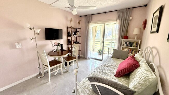 Building Photo - 361 Tilford Q