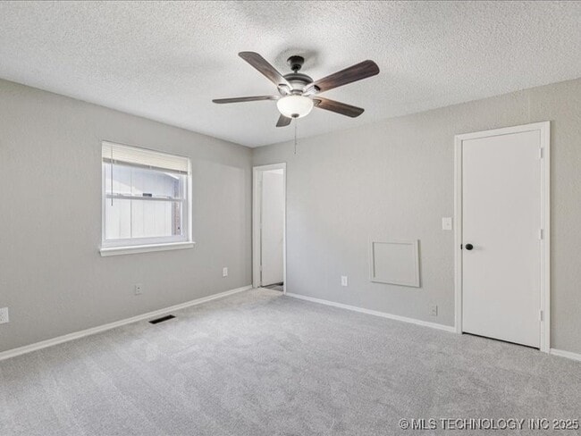Building Photo - 3001 S Ash Ct