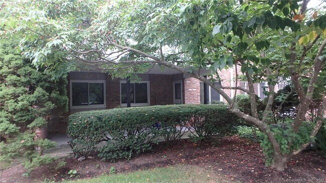 Primary Photo - 20 Southport Woods Drive