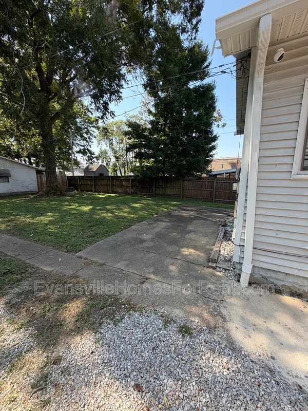 Building Photo - 2832 Dennison St