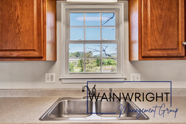 Building Photo - Charming Ranch Convenient Location