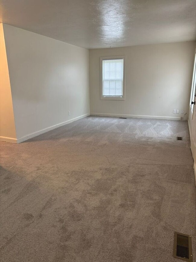 Building Photo - 1504 Converse Ave
