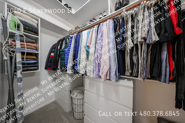 Building Photo - 1040 E Silverwood Dr