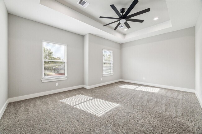 Building Photo - 926 Granville Dr