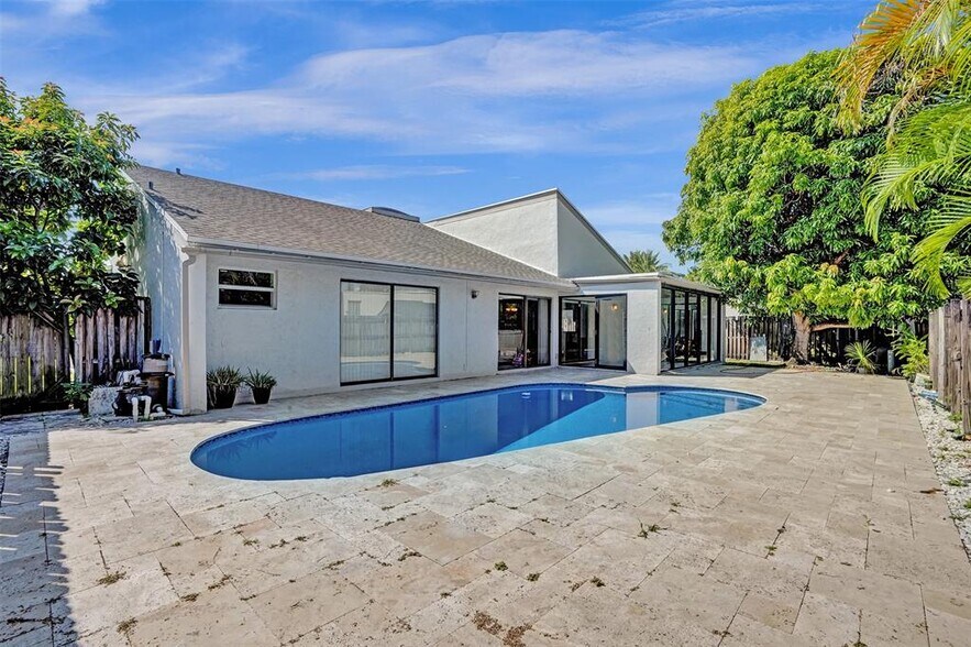 Building Photo - 7471 NW 35th Ct