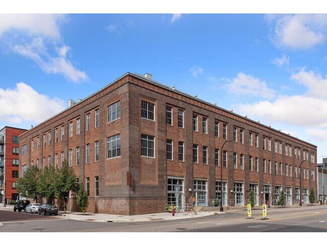 Building Photo - 801 N Washington Ave