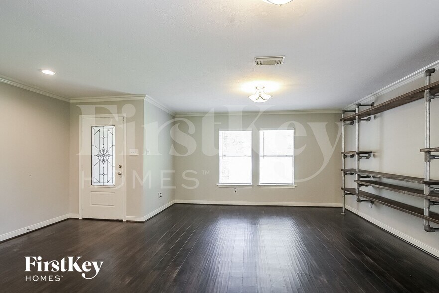 Building Photo - 6007 Weisinger Dr