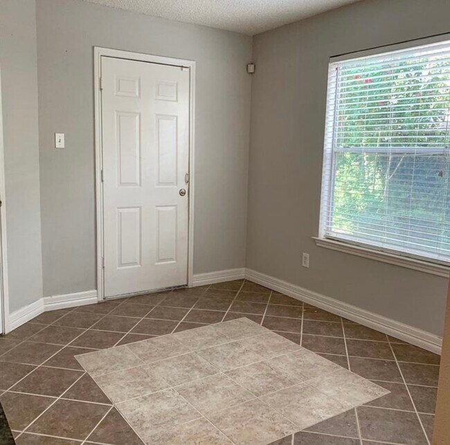 Building Photo - 10918 Vista Norte Ct