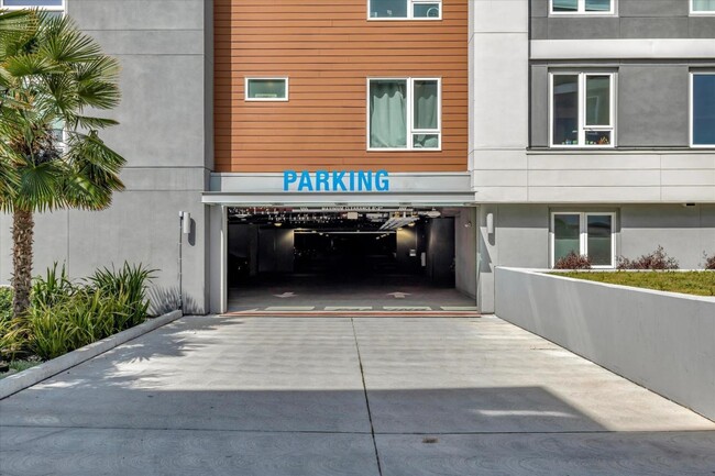 Building Photo - 5933 Sunstone Dr