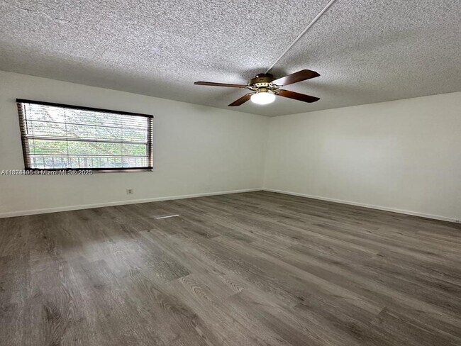 Building Photo - 1351 SW 125th Ave