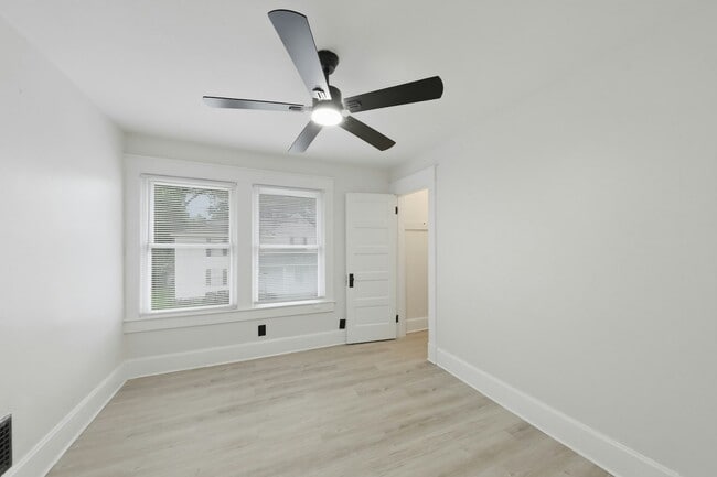 Building Photo - 1400 Woodlawn Ave