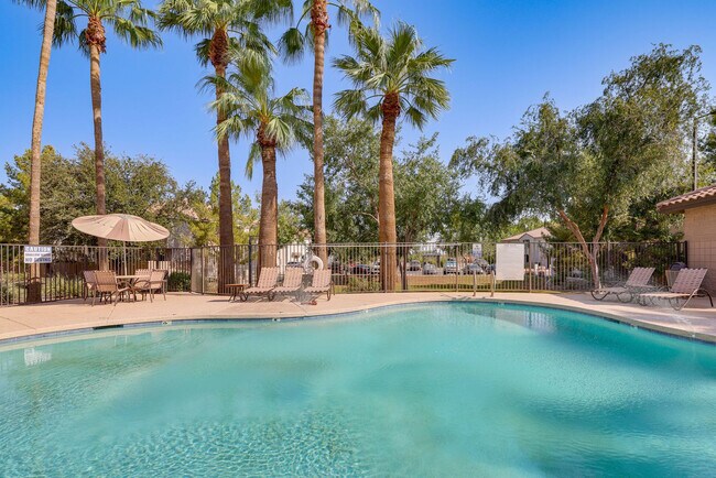 Building Photo - 2837 E Dunbar Dr