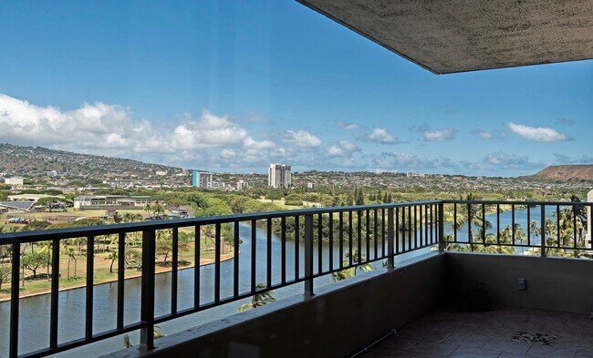 Building Photo - 2121 Ala Wai Blvd
