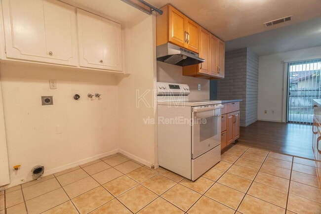 Building Photo - 5530 Sandpiper Ct