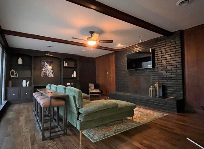 Building Photo - 1077 S Perkins Rd