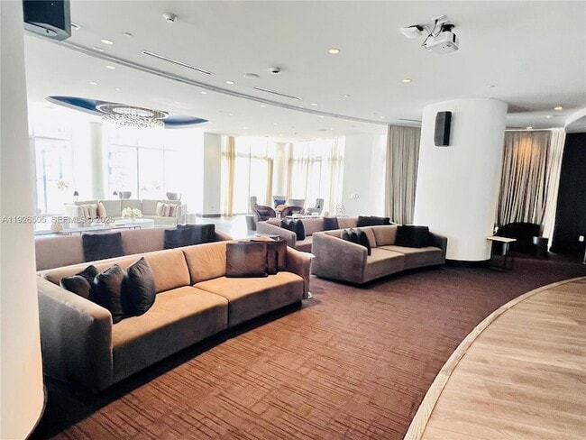 Building Photo - 851 NE 1st Ave