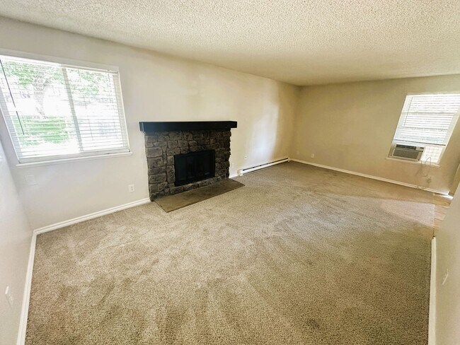 Building Photo - 2 bed 1 bath 2nd floor condo for rent. No ...