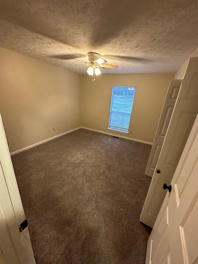 Building Photo - For Lease - 3 Beds, 2 Baths, 2000 SqFt home in N. Mt Juliet