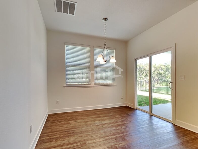 Building Photo - 467 Sandstone Dr