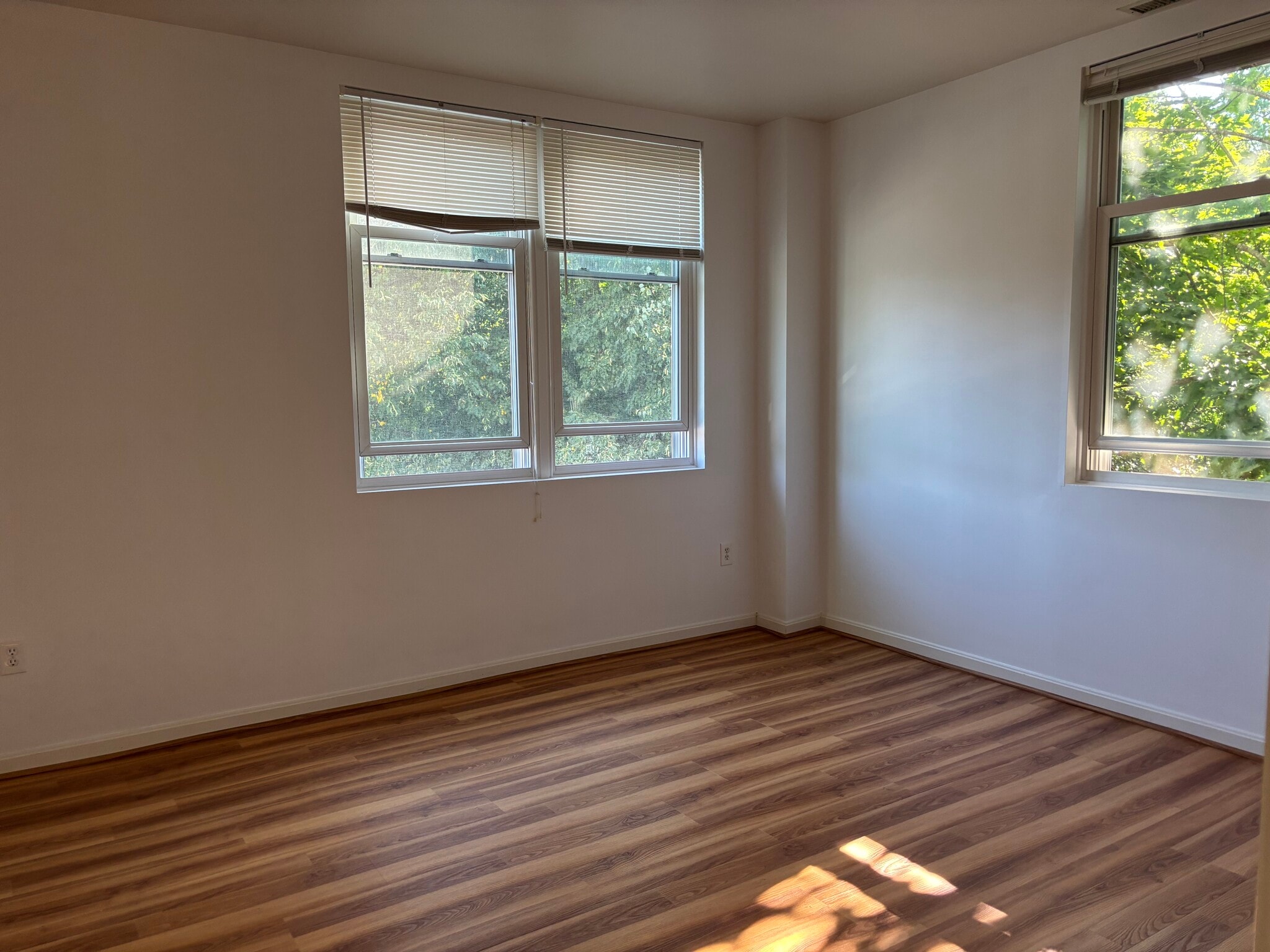 Building Photo - 218 Thorndike St